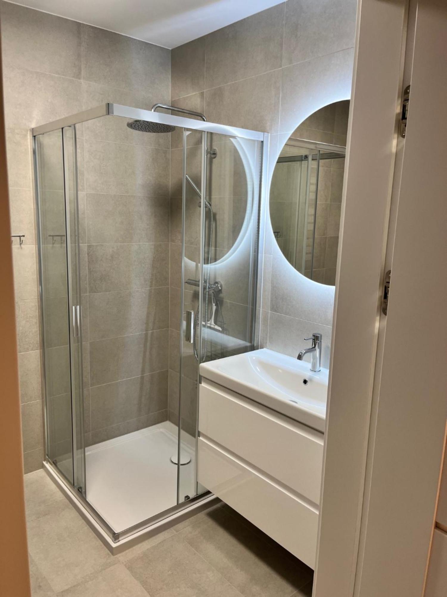 Apartament Julia 1-4 Os Starowapiennikowa 42A Z Balkonem Ze Sniadaniem Kontynentalnym Kielce Esterno foto