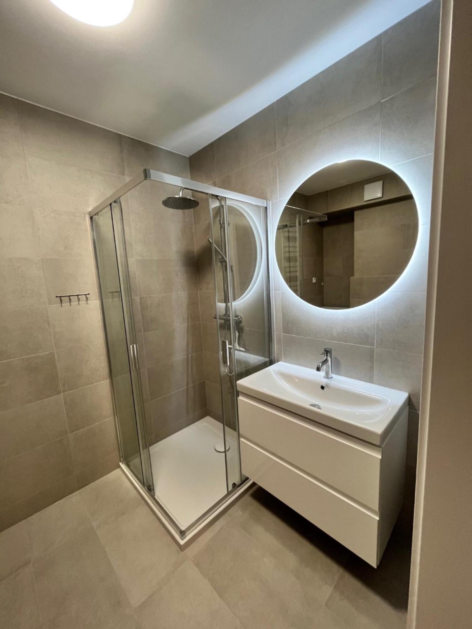 Apartament Julia 1-4 Os Starowapiennikowa 42A Z Balkonem Ze Sniadaniem Kontynentalnym Kielce Esterno foto
