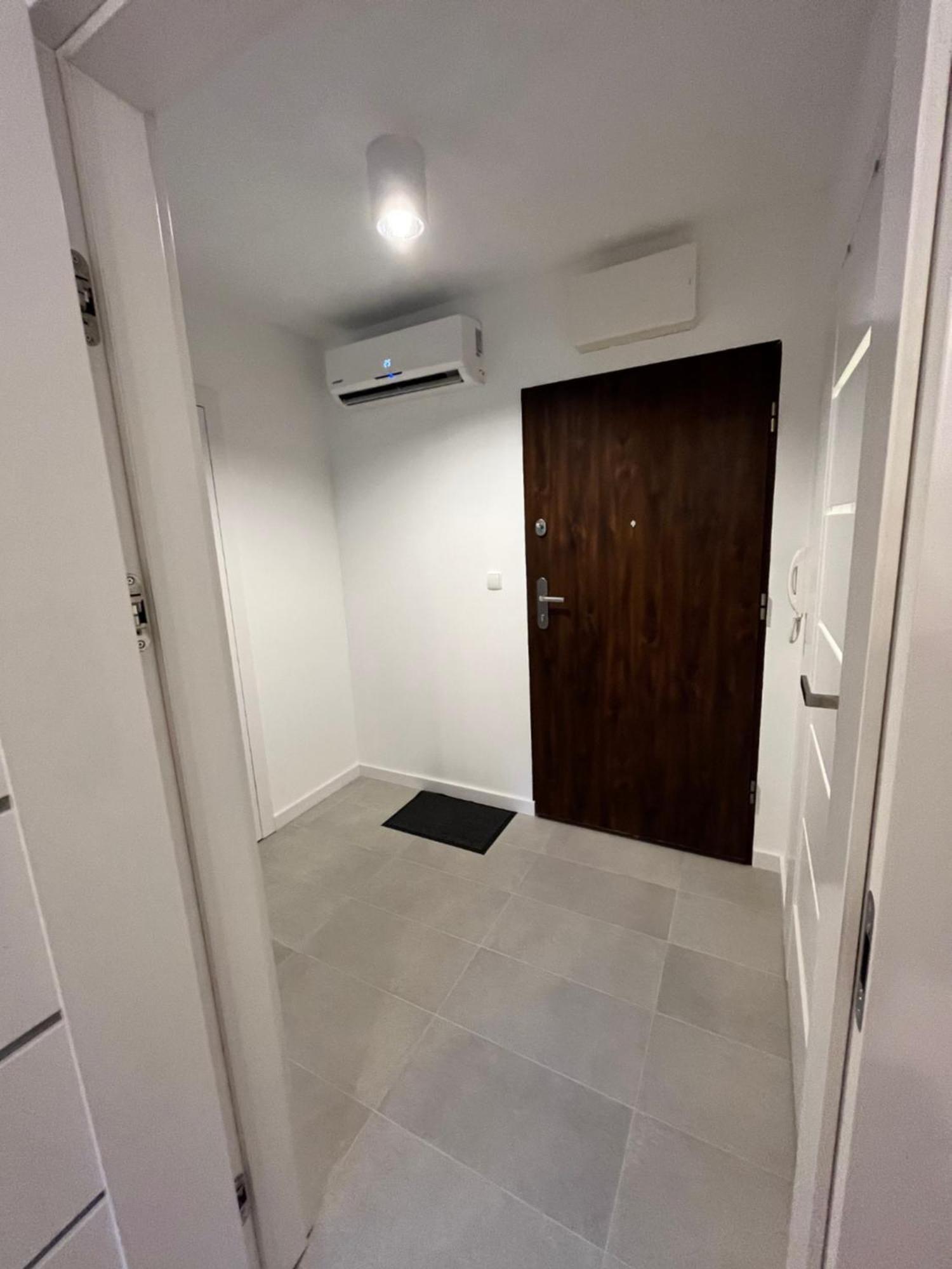 Apartament Julia 1-4 Os Starowapiennikowa 42A Z Balkonem Ze Sniadaniem Kontynentalnym Kielce Esterno foto