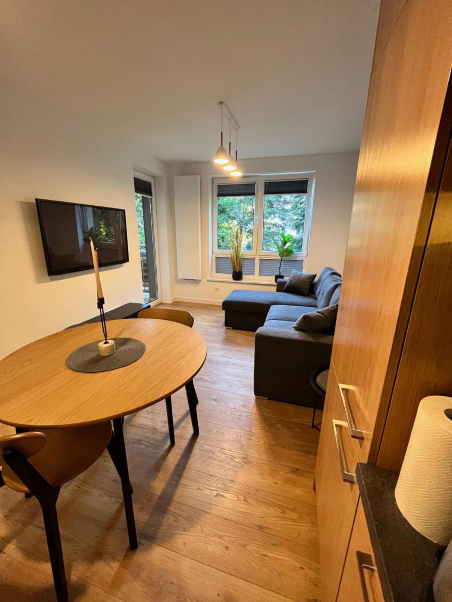 Apartament Julia 1-4 Os Starowapiennikowa 42A Z Balkonem Ze Sniadaniem Kontynentalnym Kielce Esterno foto