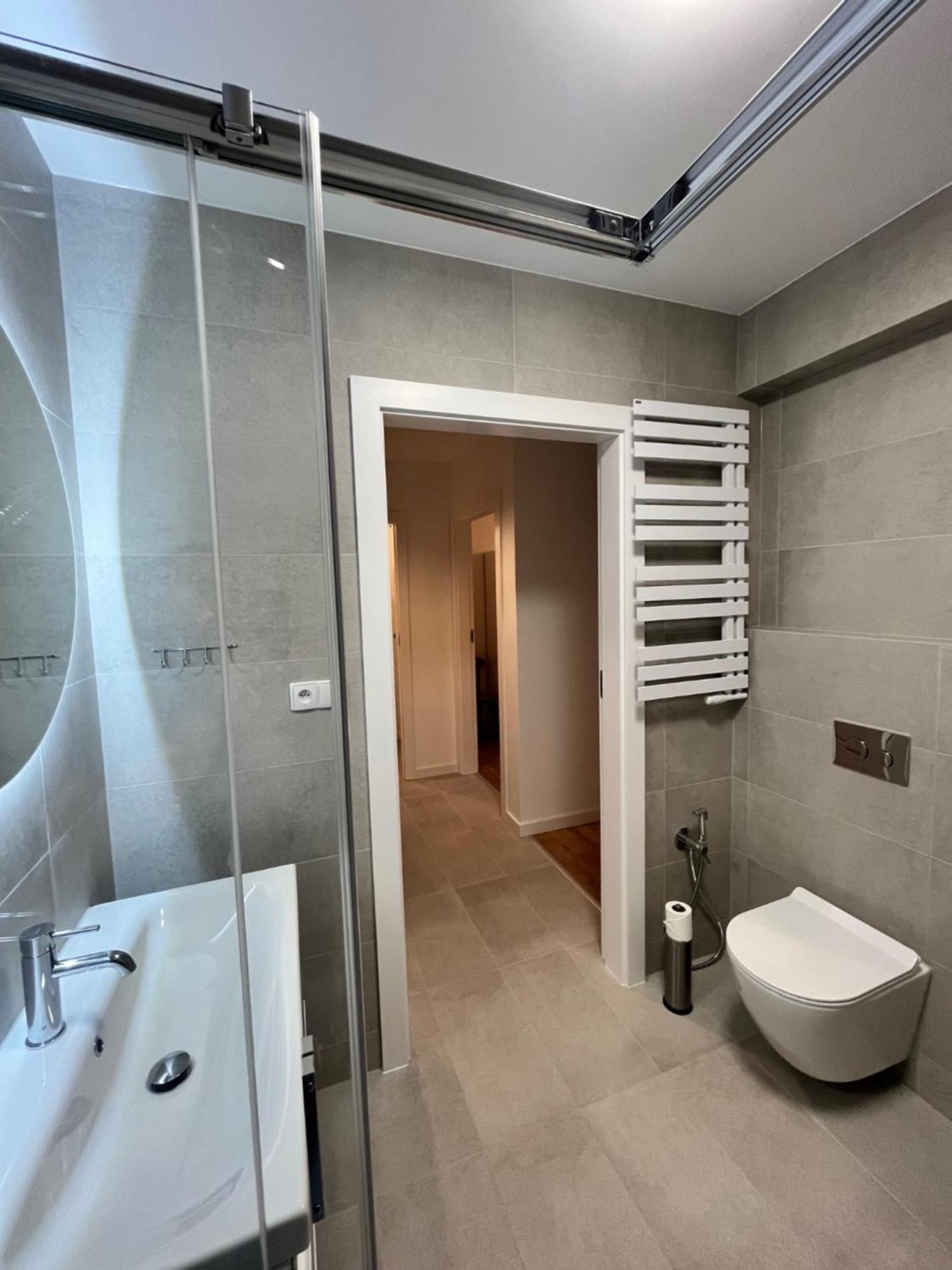 Apartament Julia 1-4 Os Starowapiennikowa 42A Z Balkonem Ze Sniadaniem Kontynentalnym Kielce Esterno foto
