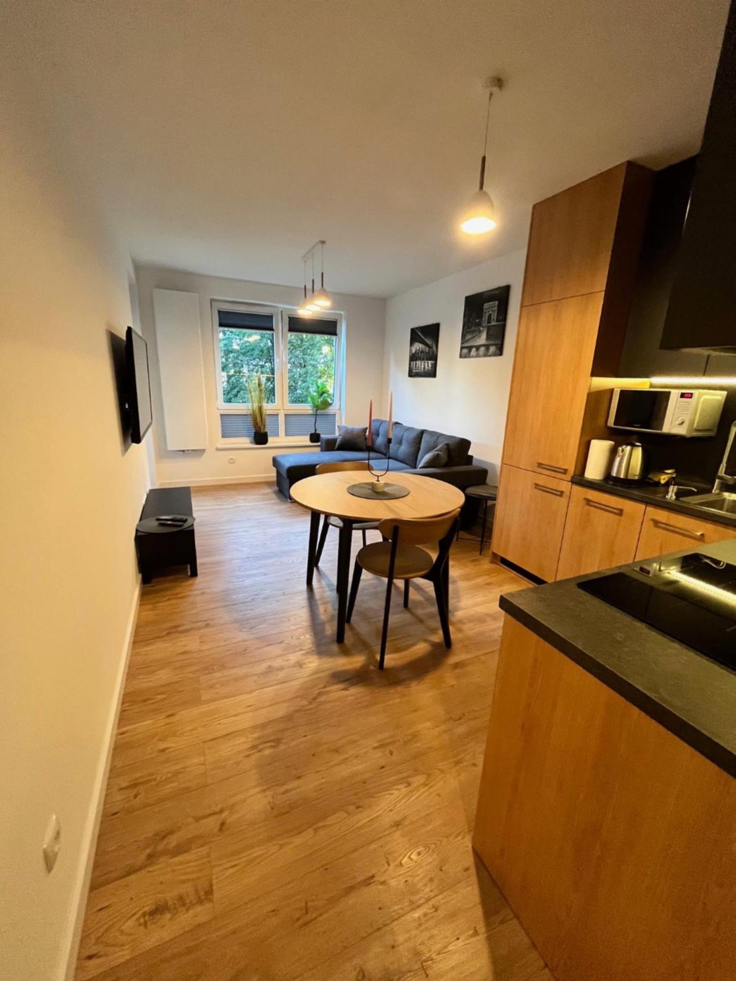 Apartament Julia 1-4 Os Starowapiennikowa 42A Z Balkonem Ze Sniadaniem Kontynentalnym Kielce Esterno foto